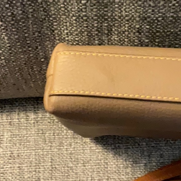 AUTHENTIC DOONEY & BOURKE TAN LEATHER Crossbody - Picture 4 of 10